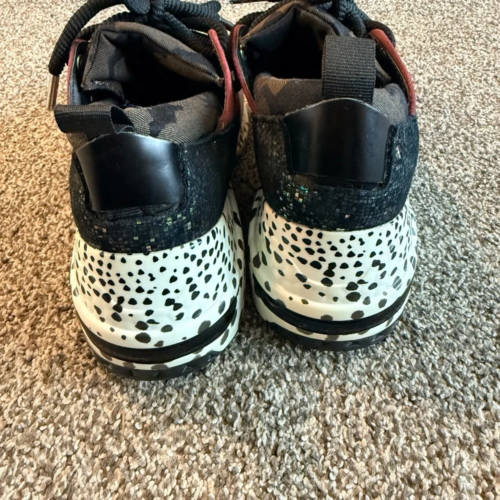 Steve Madden Cliff Chunky Sneakers Women’s Size 6 Mixed Media Animal Print